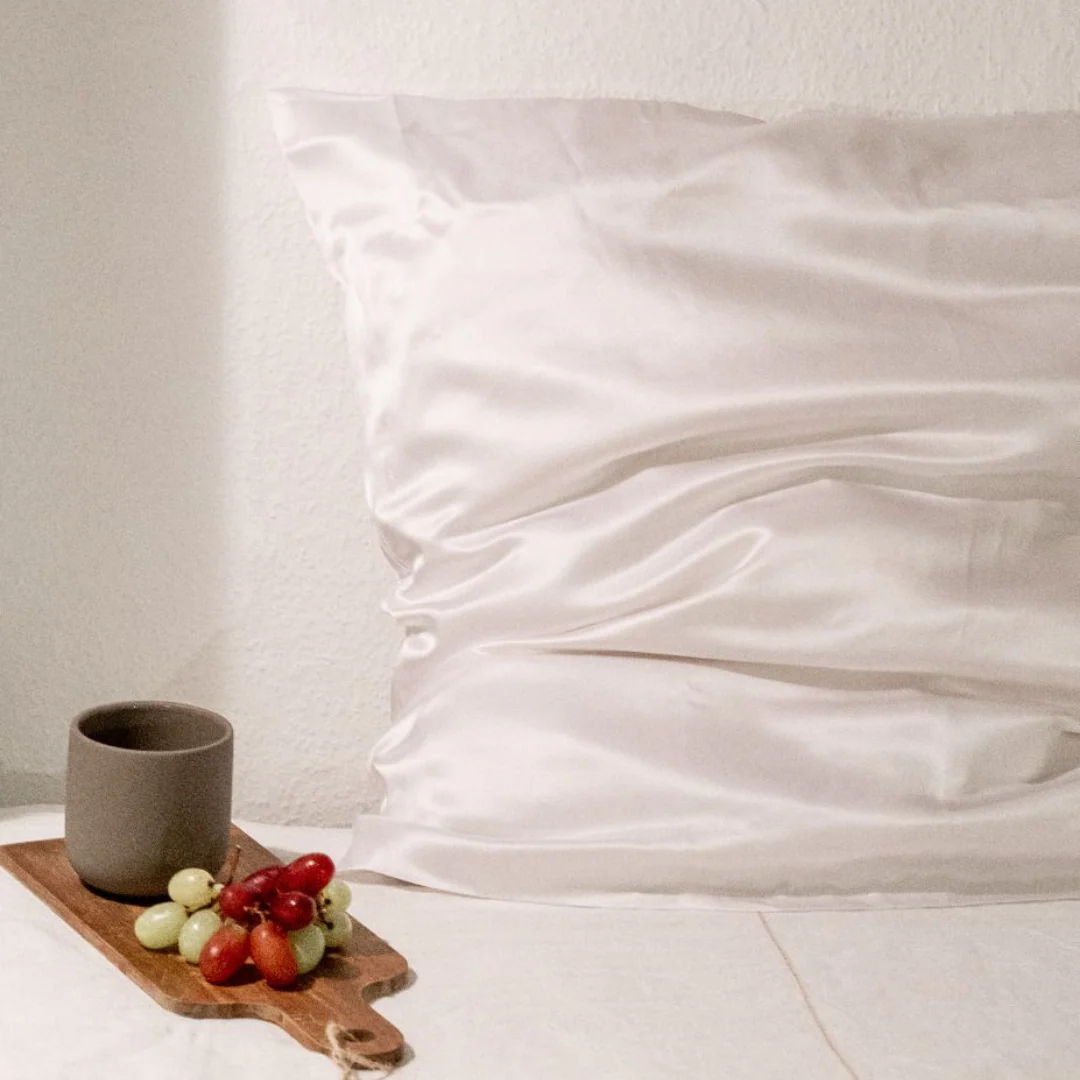 H.E.R 100% Mulberry Silk Pillowcase - White - Image 3