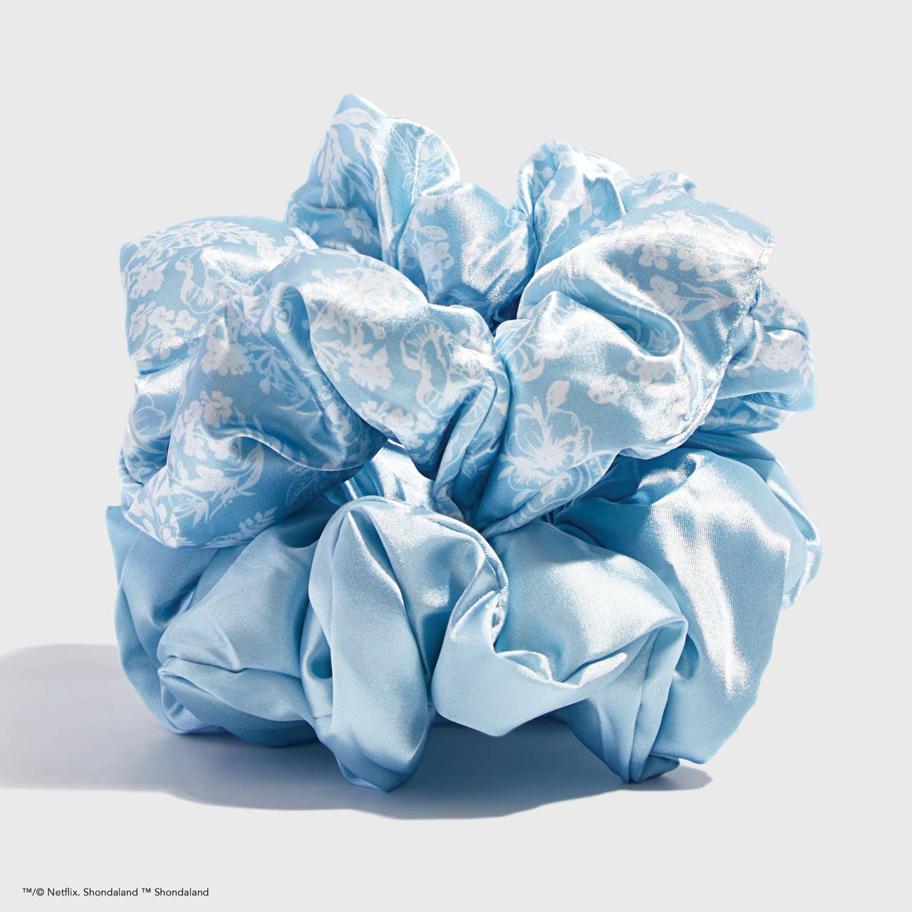 Kitsch x Bridgerton Satin Pillow Scrunchies / Toile De Blue - Image 4