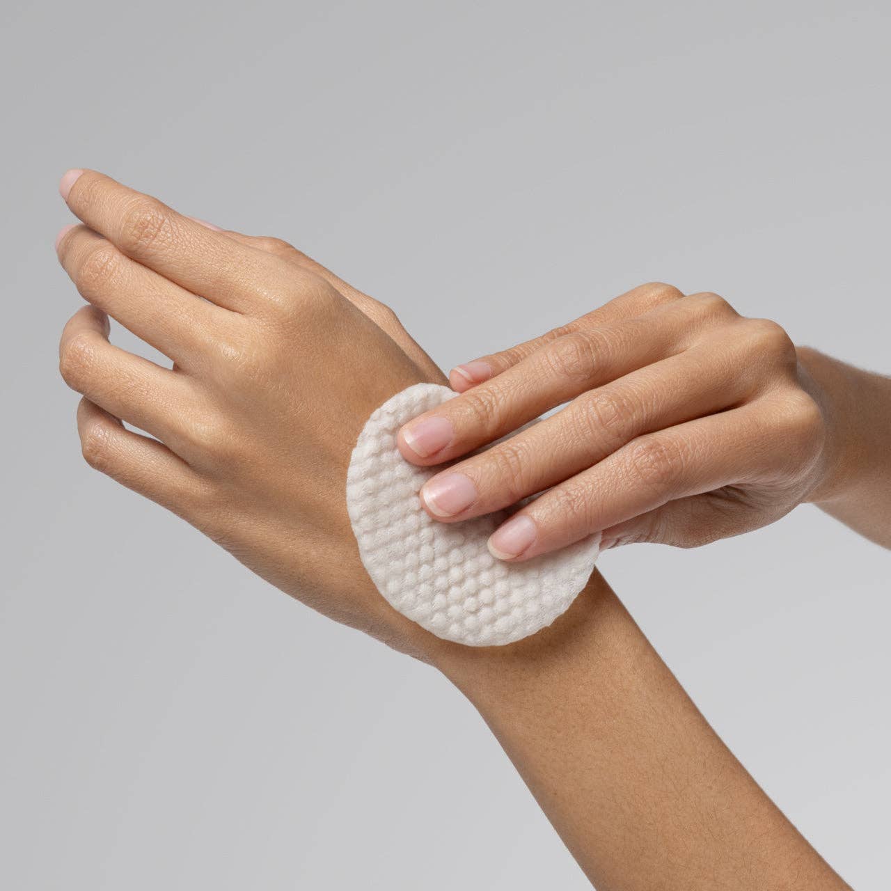 Kitsch Kojic Acid Face & Body Cleansing Pads - 50 Cotton Pads - Image 4