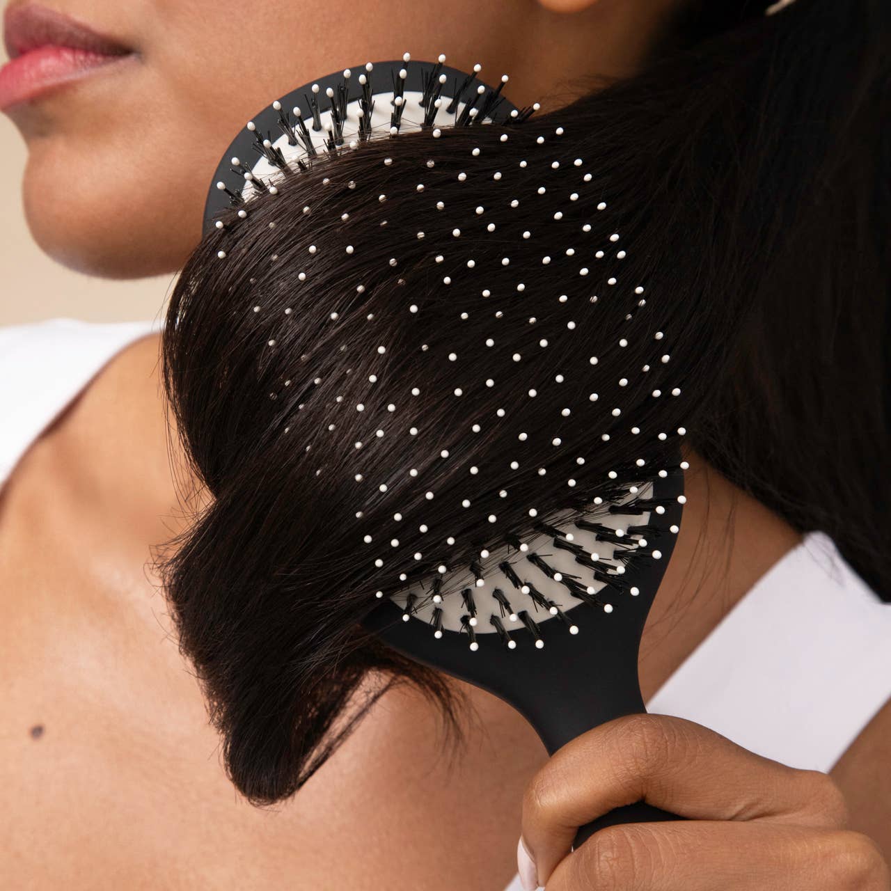 Kitsch Smooth & Polish Brush - Black - Image 3